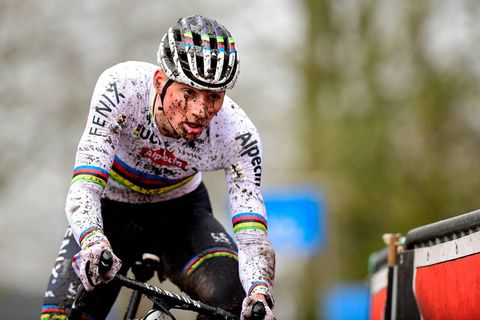 Mathieu van der Poel wint voor het 5e jaar op rij de Flandriencross