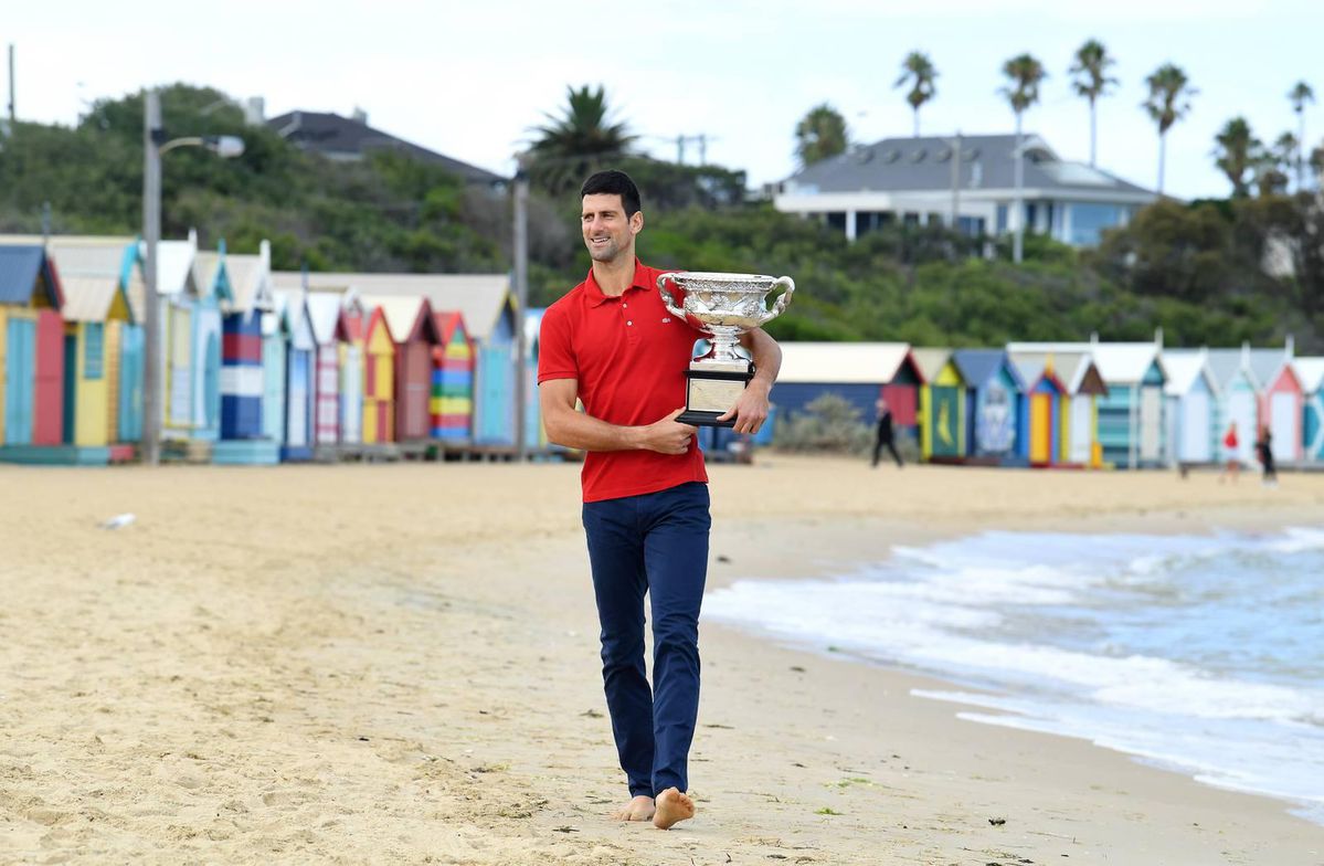 Novak Djokovic won Australian Open met ernstigere blessure dan gedacht: 'De scheur is groter geworden'