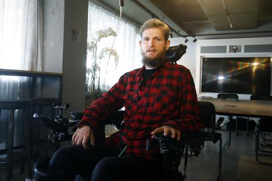 Prachtig lichtpuntje: voor het eerst in 10 jaar eet Mihai Nesu weer zelfstandig