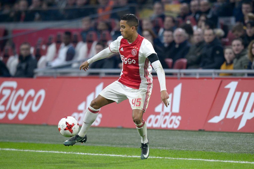 'Gesprekken tussen Justin Kluivert en Ajax verlopen goed'