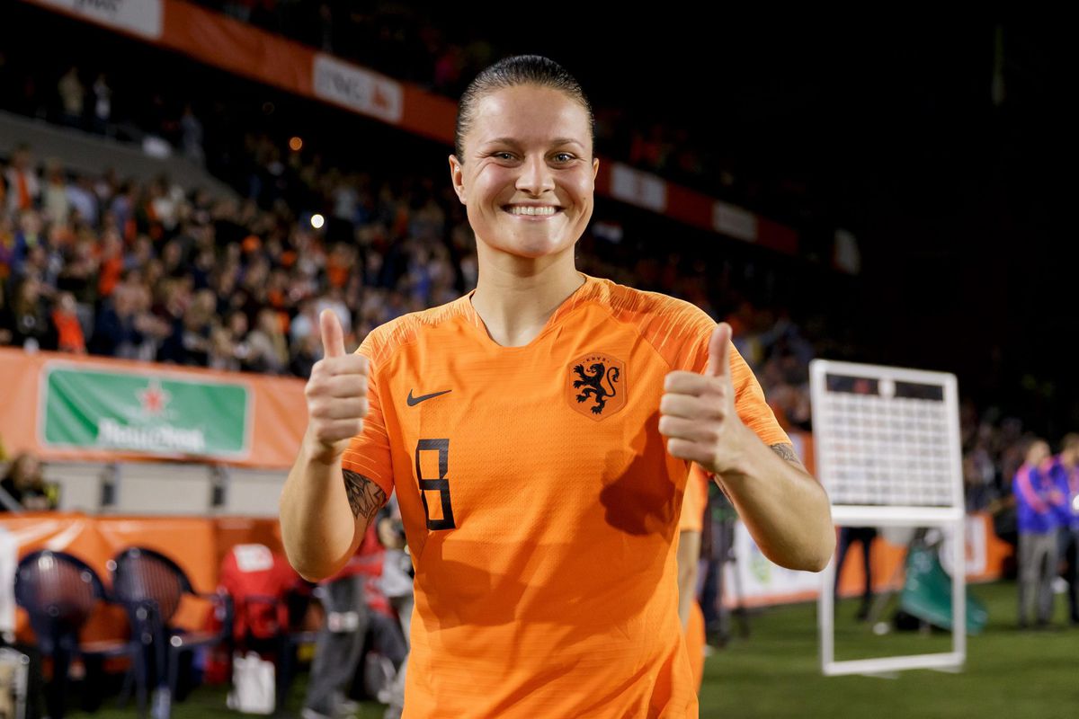 Spitse scoort in jubileumwedstrijd en Oranje Leeuwinnen pakken 1e winst van 2019