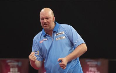 Vincent van der Voort racet langs Gurney en staat in kwartfinale World Matchplay