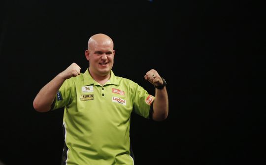 Mooie finishes redden de avond van Van Gerwen tegen Lewis