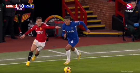 🎥 | Hij kan het nog: Antony geeft Thiago Silva lekkere panna