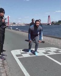 🎥 | Memphis Depay sprint 147 dagen na operatie weer volop in Rotterdam