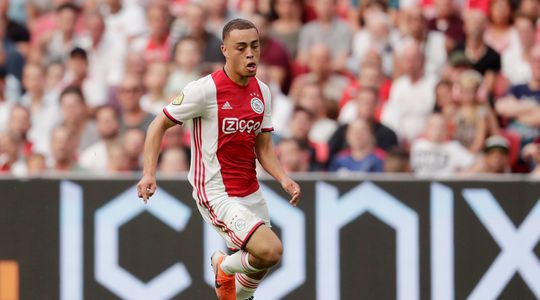 Ajax breekt contract Dest open, verdediger tot 2022 in Amsterdam