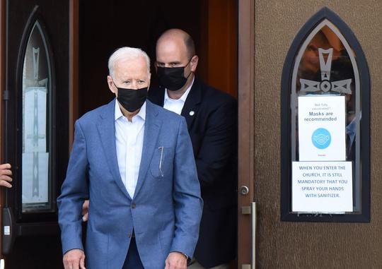 🎥 | Nieuwe trend in Amerikaans college football: spreekkoren voor president Joe Biden