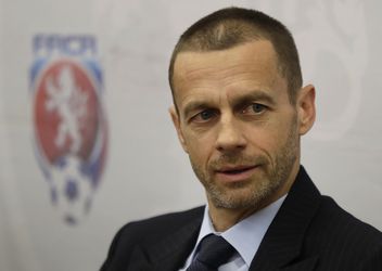 UEFA-baas Ceferin dreigt met sancties tegen Servië vanwege racisme op tribunes