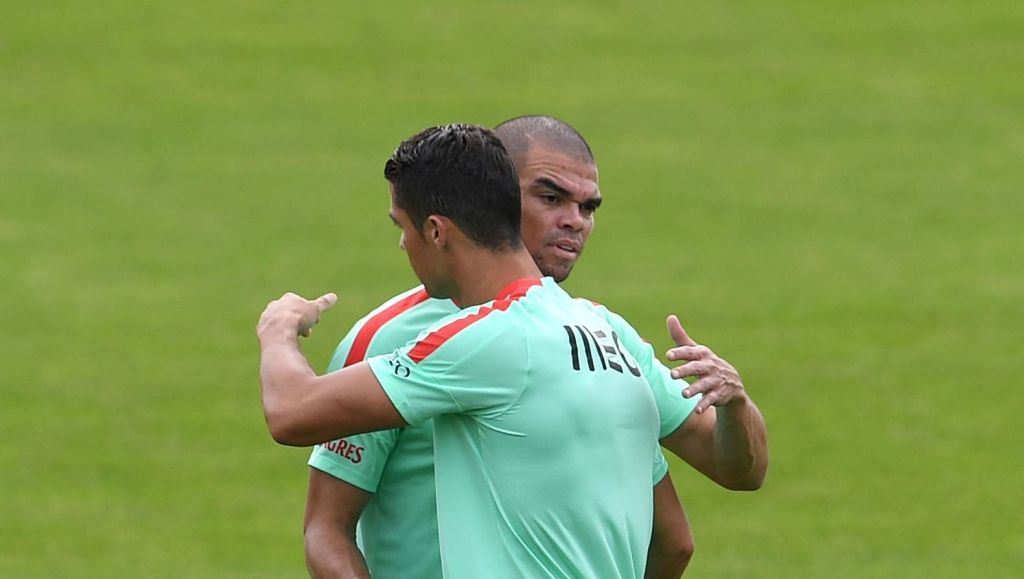 Bondscoach IJsland noemt Pepe en Ronaldo Hollywoodsterren