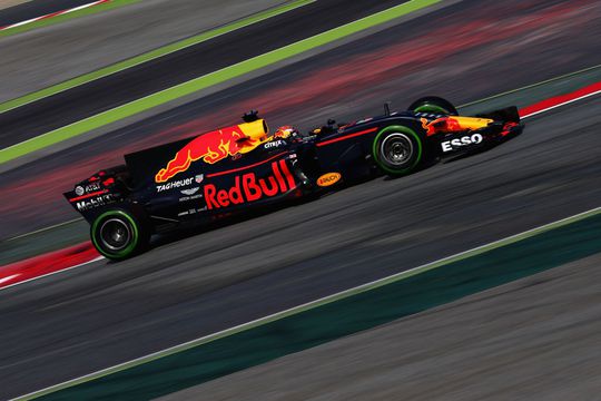 Het heerlijke geluid van de nieuwe bolide van Verstappen (video)