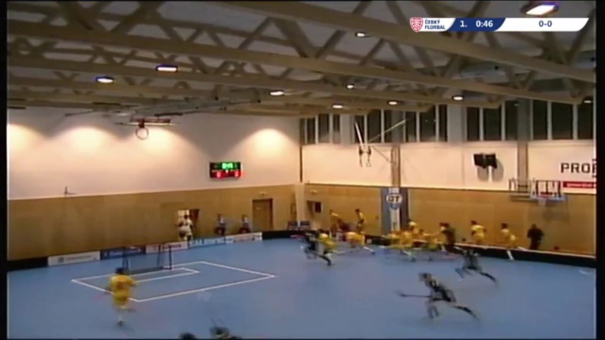 WTF! Dak sporthal stort tijdens wedstrijd plotseling in (video)