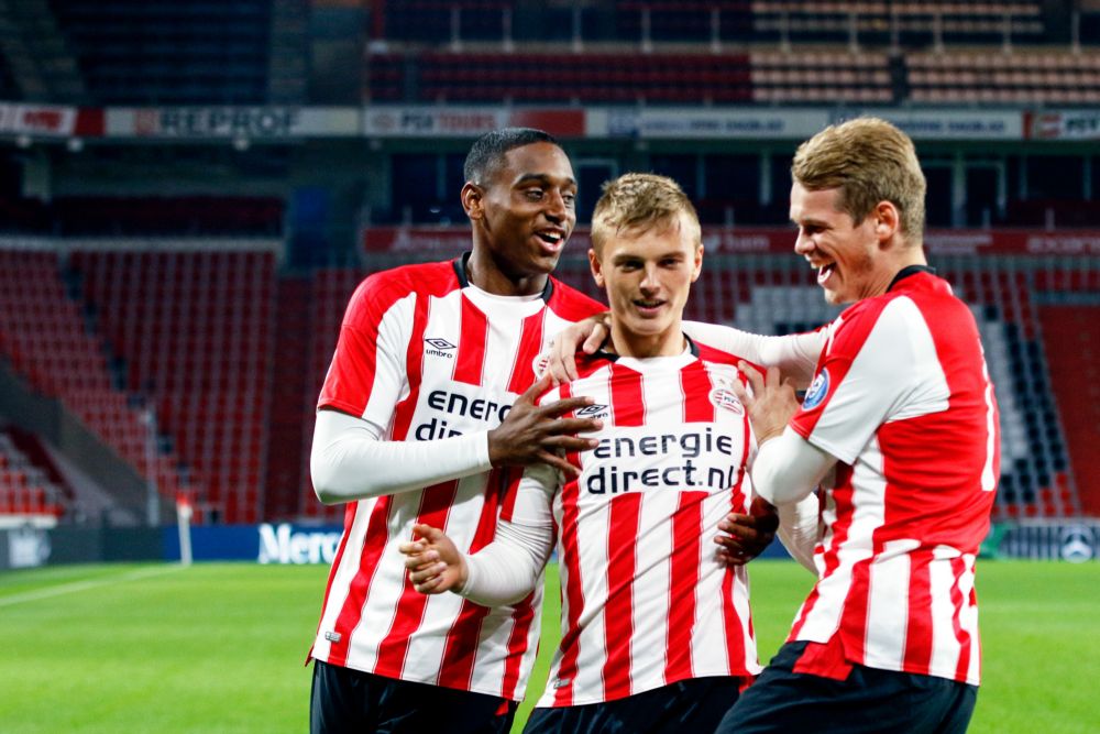 Jong PSV en Jong Ajax vechten zich terug na achterstand