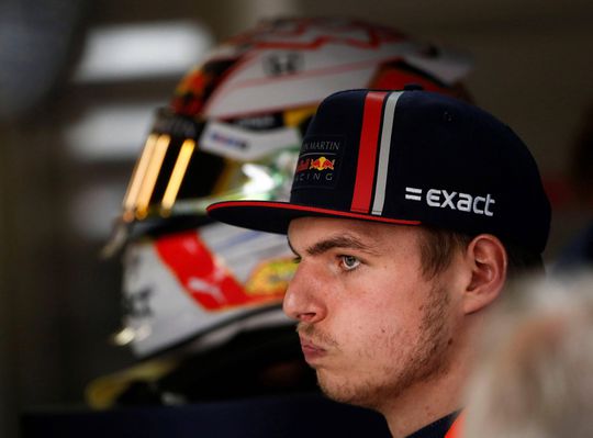 Verstappen niet tevreden met plek op 2e startrij: 'Doel was gat met Mercedes te verkleinen'