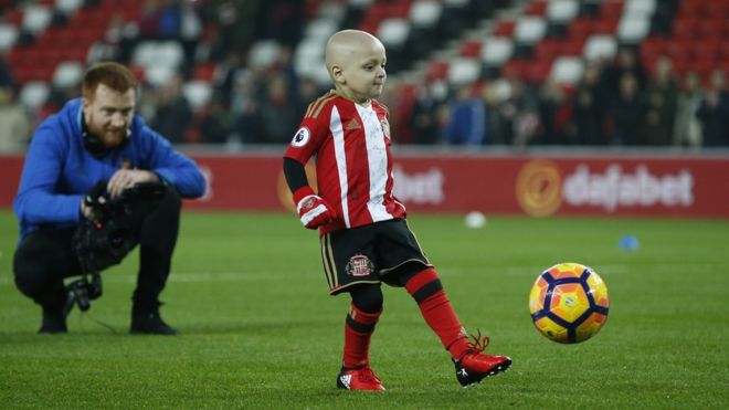5-jarig kankerpatiëntje maakt doelpunt van de maand in Premier League (video)