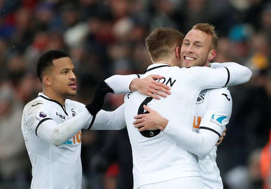 Ja, echt waar: Mike van der Hoorn is speler van de maand bij Swansea