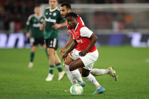 Basisdebutant in opstelling van AZ tegen Aston Villa in de Conference League