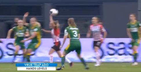 😂🎥 | PSV'er maakt hands bij appel voor hands en krijgt penalty tegen