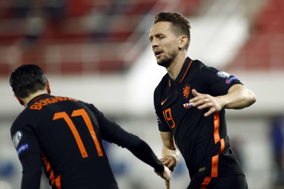 Nederland walst pas in de 2e helft over Gibraltar heen, maar geniet dubbel na puntenverlies van Turkije