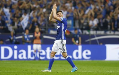 Emotionele Huntelaar neemt afscheid van Schalke-publiek (video's)