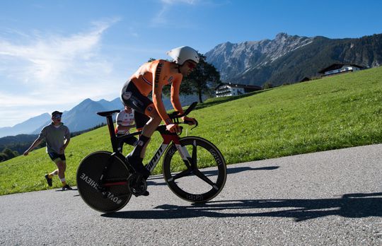 Rohan Dennis klopt Dumoulin op WK-tijdrit, Nederlander pakt zilver