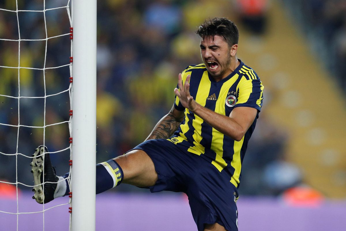 Fenerbahçe boekt zonder Van Persie eerste zege