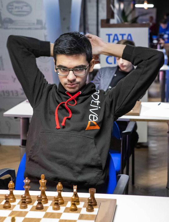 Anish Giri verliest bij Tata Steel Chess van Iraans talent Alireza Firouzja