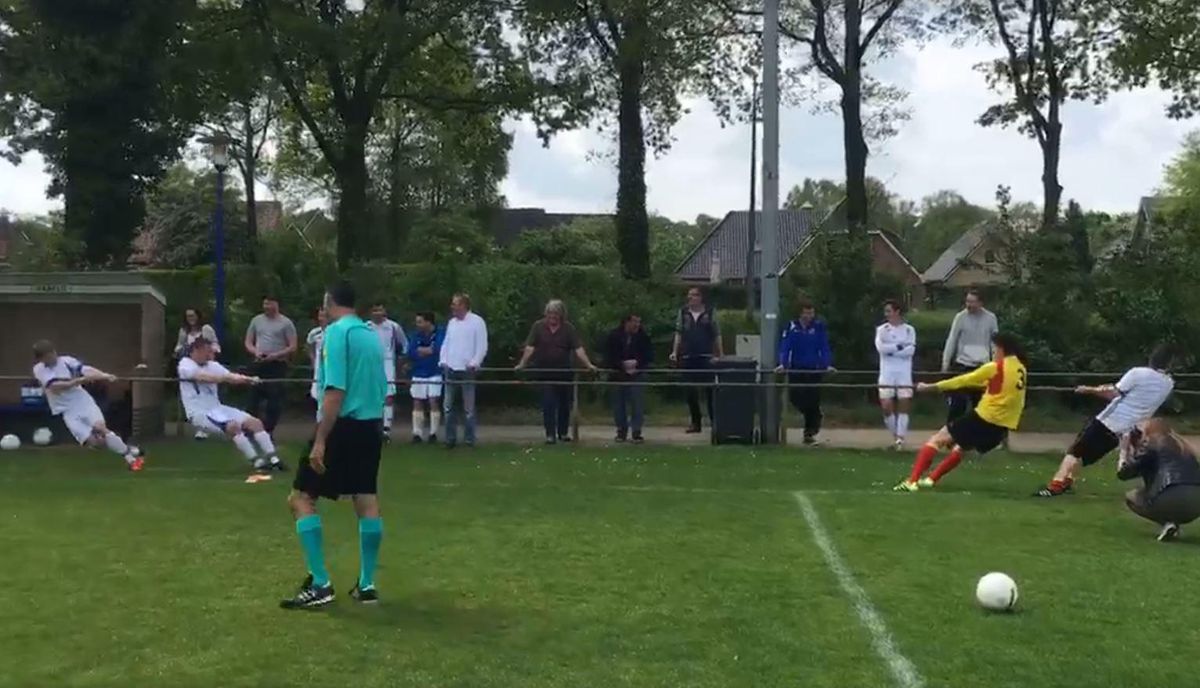 Cool! Touwtrekken is het nieuwe 'tossen' bij amateurs in Gelderland (video)
