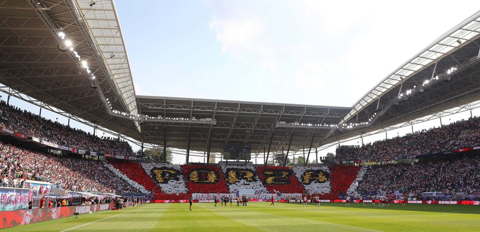 WHUT? Vrouw laat haar allereerste tattoo zetten: Red Bull Arena van Leipzig (foto)