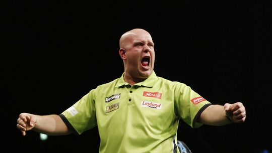 Van Gerwen en Barney ondanks 'pittige' Filipijnen naar kwartfinale