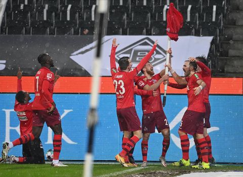 Köln-spelers beledigen eigen fans, Podolski boos: 'Zijn het shirt niet waard'