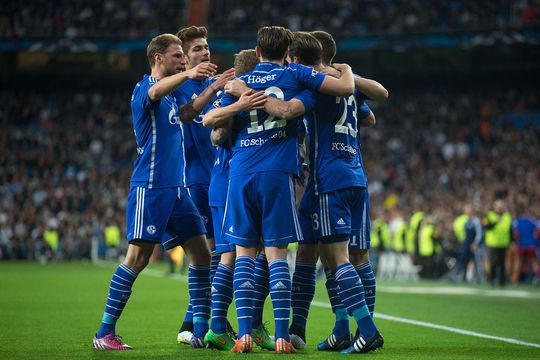 Schalke 04 presenteert nieuw uittenue (video)
