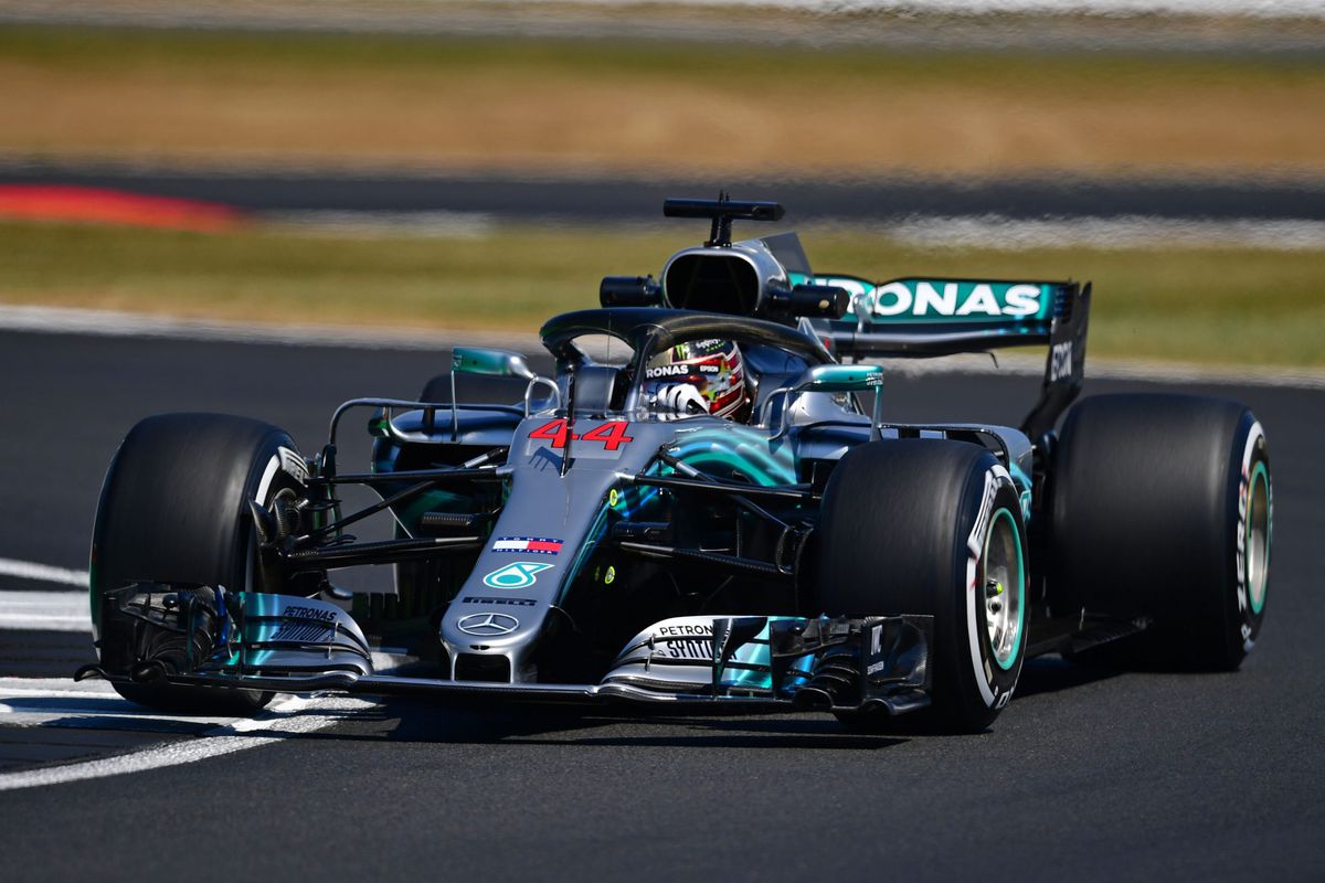 Hamilton pakt pole en records op Silverstone, P5 voor Verstappen