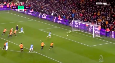 🎥 | Raheem Sterling mist pingel, die moet over van VAR, faalt wéér maar scoort rebound