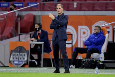 Oranje verliest doodsaaie 1e wedstrijd onder Frank de Boer