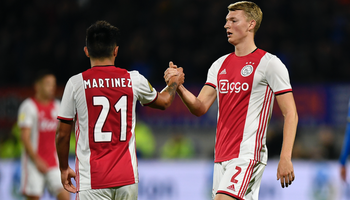 Opstelling Ajax: Martínez naast Schuurs, Mazraoui op het middenveld tegen Lille