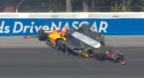 Enorme crash in openingsronde Indycar: veel schade, coureurs zijn gek genoeg oké (video)