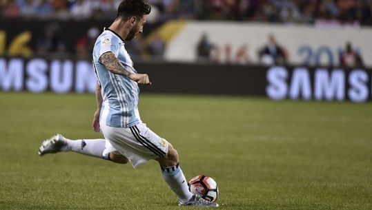 Messi met hattrick goud waard voor Argentinië (video)