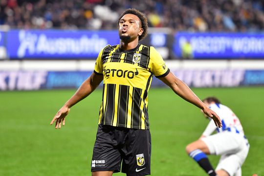 Vitesse komt toch nog terug met man meer tegen Heerenveen dankzij Loïs Openda