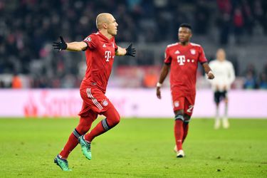 Arjen Robben kapt, dribbelt, schiet en scoort 2 geweldige 'Robben-goals' tegen Benfica (video's)