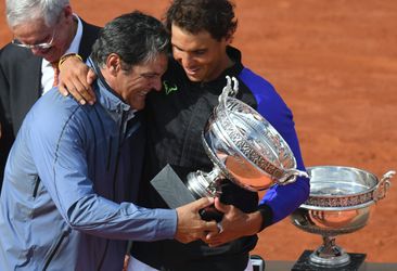 Oom Toni Nadal lacht om vreemde trekjes Rafael: 'Ziet er belachelijk uit natuurlijk'