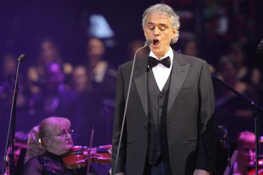 Andrea Bocelli zingt spelers Leicester City toe