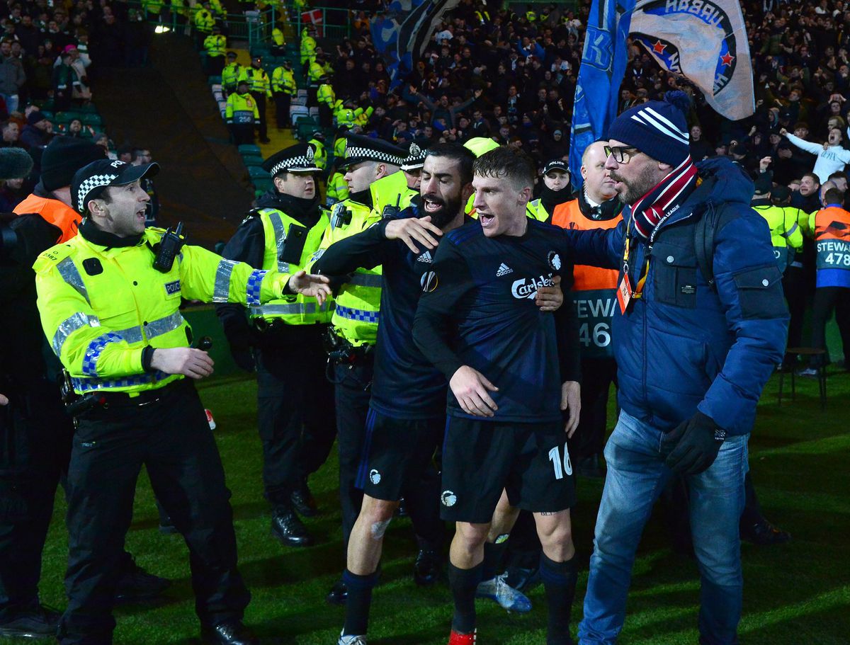 FC Kopenhagen-speler zit in de nesten na duw aan Schotse politieman