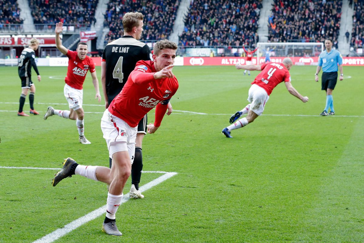 Ajax verslikt zich in Alkmaar en ziet achterstand op PSV weer wat groter worden