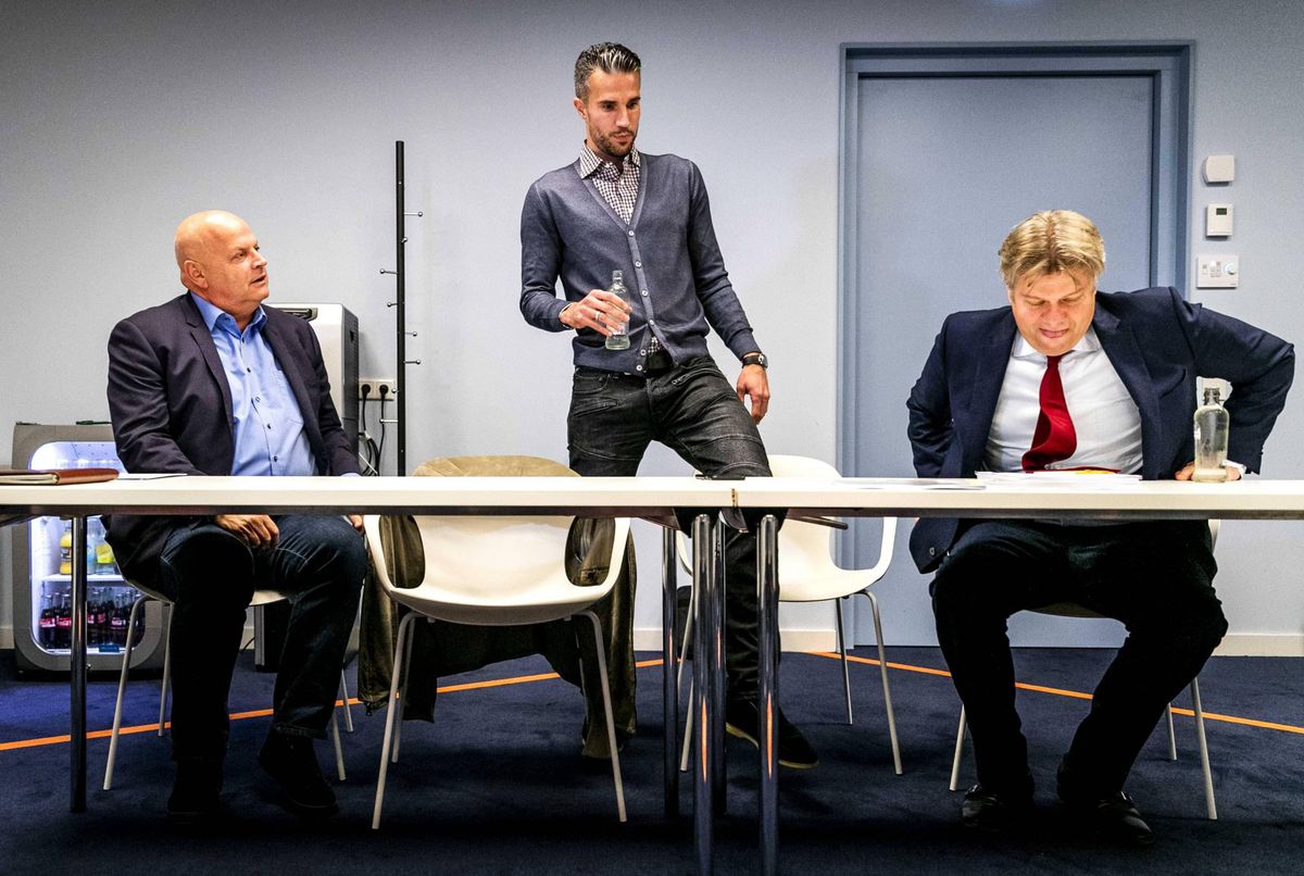 Feyenoordheld Van Benthem doet het weer: Van Persie vrijgesproken