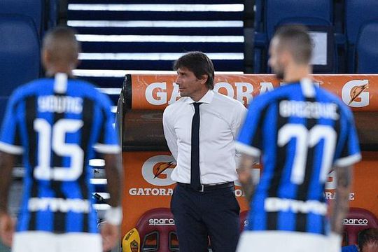 Conte denkt dat zijn Inter expres genaaid wordt: 'Dat is heel vreemd'
