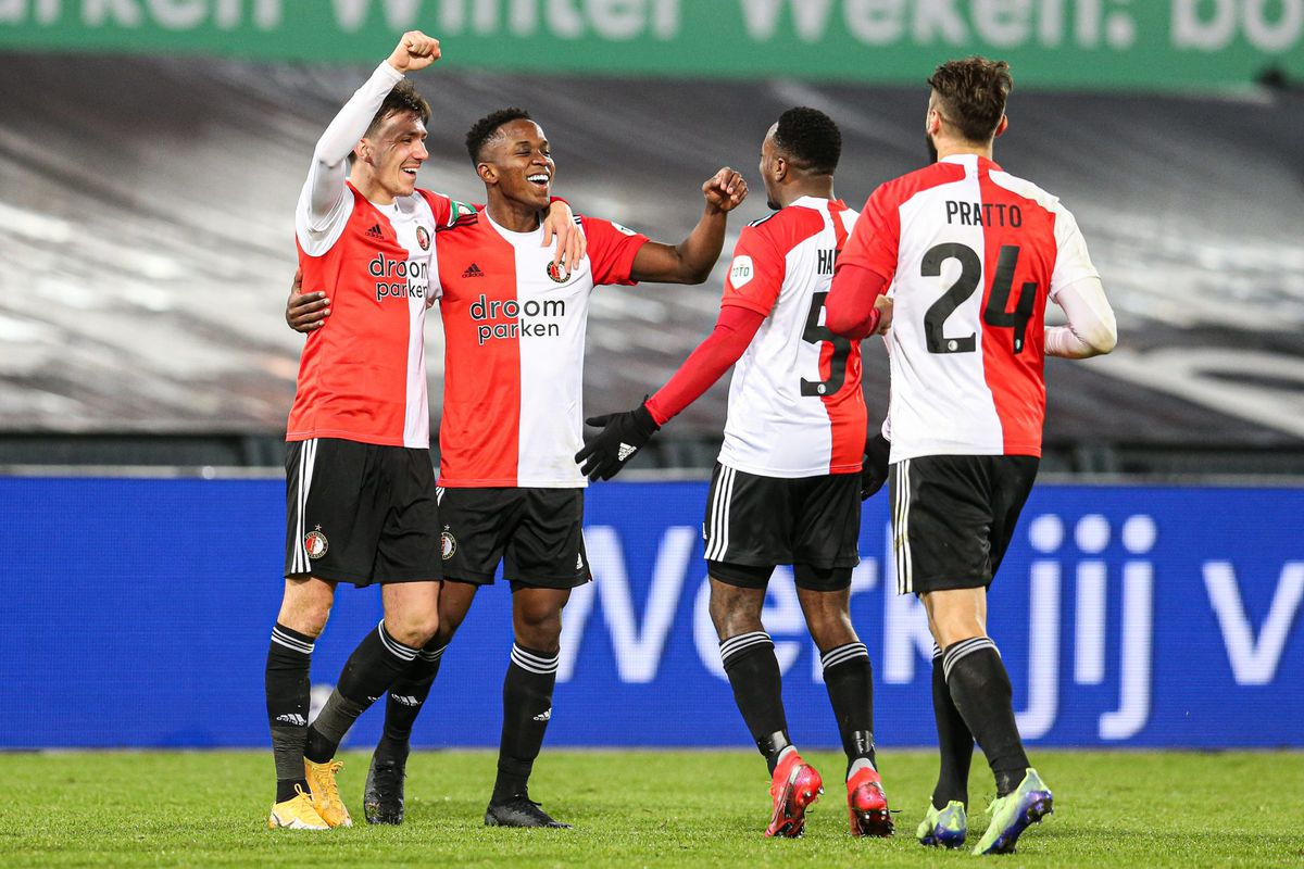 Feyenoord profiteert optimaal van nederlaag PSV en gaat als nummer 2 naar Amsterdam