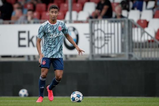 Speler Jong Ajax breekt kuitbeen en scheurt enkelbanden