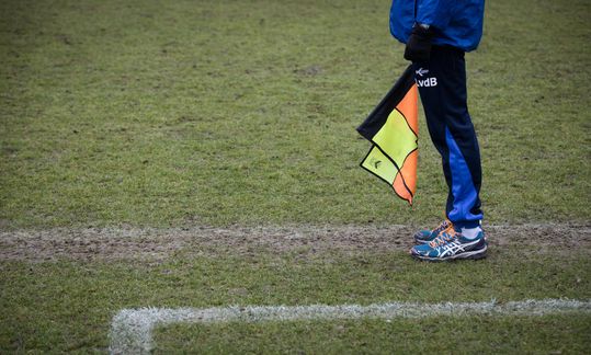 Kwade man beukt in Rotterdam in op scheidsrechter en 12-jarige jeugdspelertjes