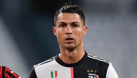 Totale chaos: Ronaldo mist penalty en Rebic krijgt rood na karatekick