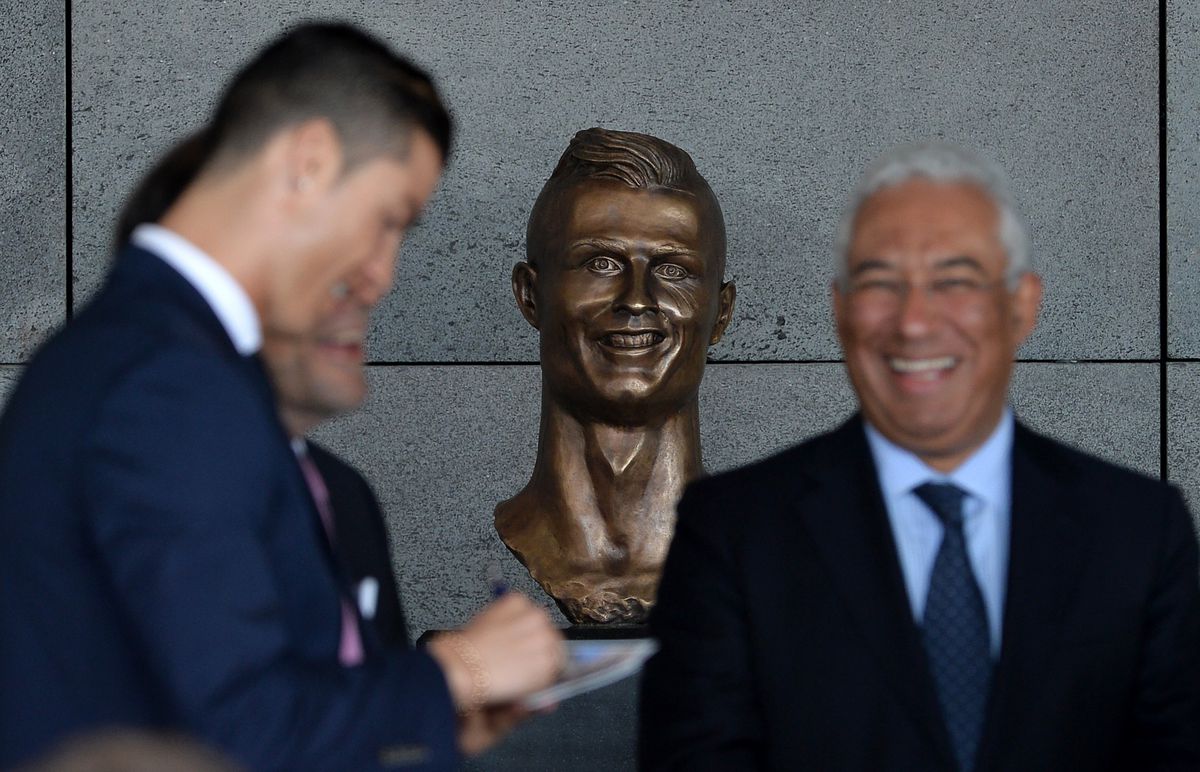 Ronaldo krijgt standbeeld op eigen luchthaven met afgrijselijk gezicht
